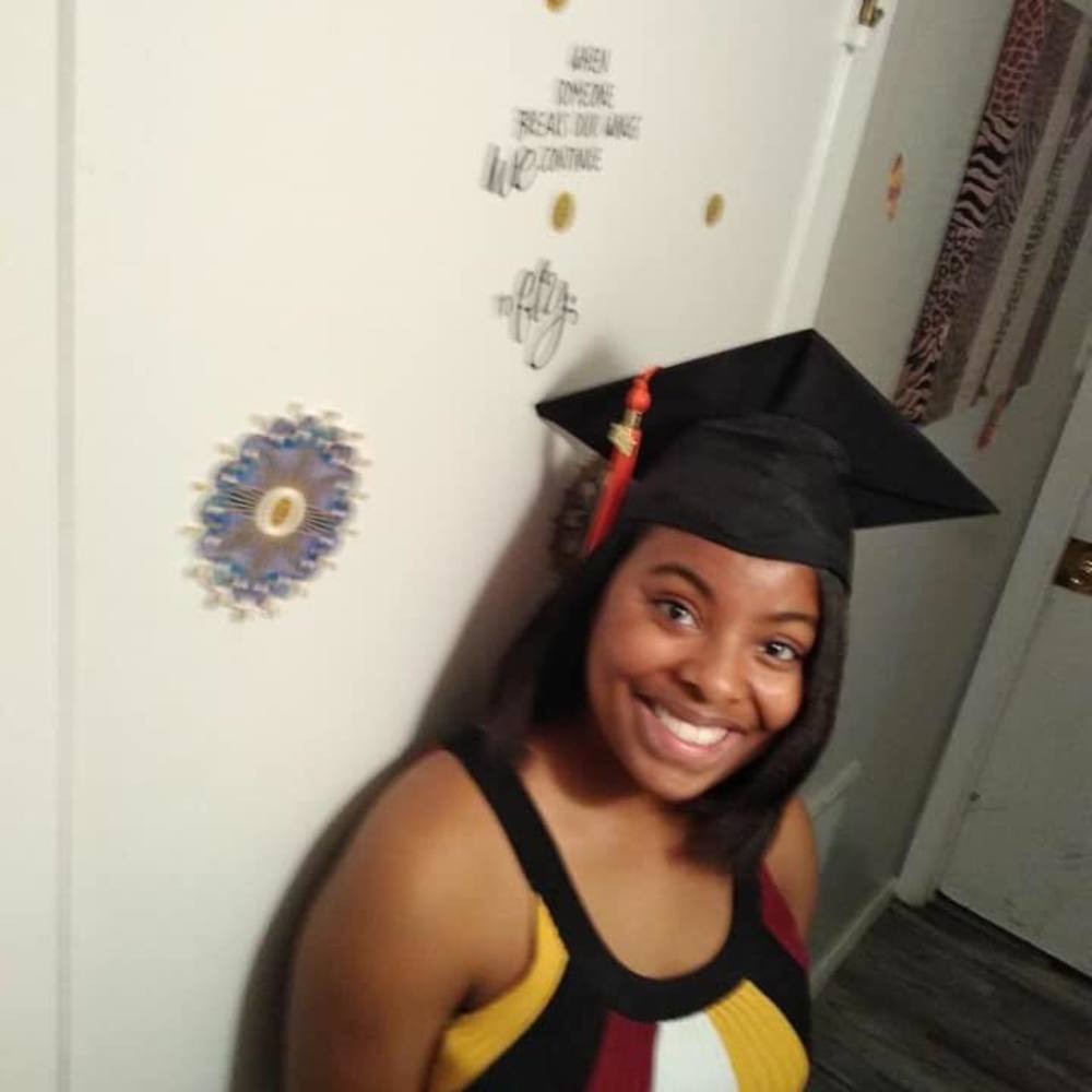 Meet your Posher, Ariela